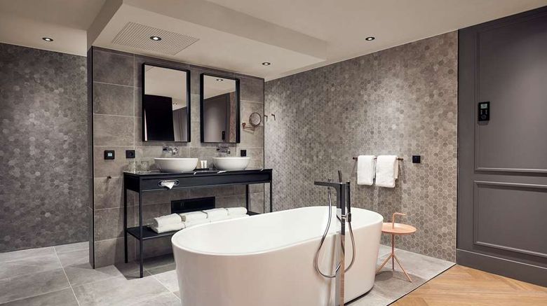 <b>Van Der Valk Hotel Antwerpen Suite</b>. Images powered by <a href="https://iceportal.shijigroup.com/" title="IcePortal" target="_blank">IcePortal</a>.