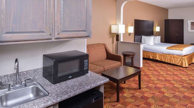 Americas Best Value Inn Suite