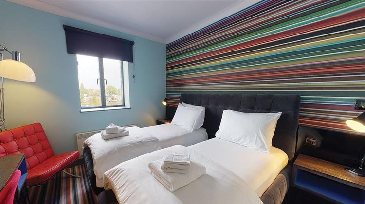 Village Hotel Birmingham Dudley Room