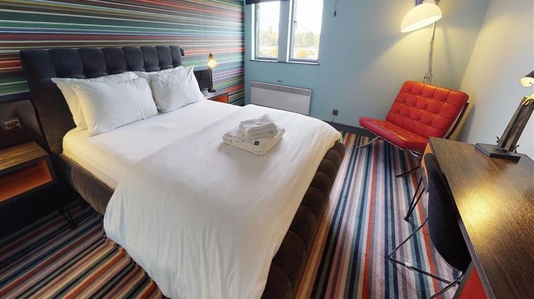 Village Hotel Birmingham Dudley Room