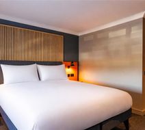 Village Hotel Coventry Room