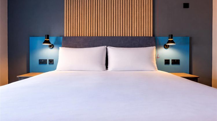 Village Hotel Birmingham Walsall Room