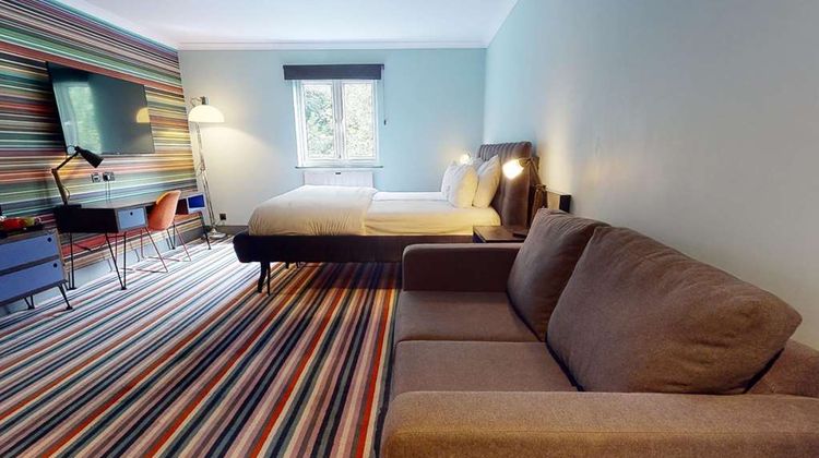 Village Hotel Swindon Room