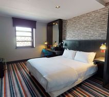 Village Hotel Edinburgh Room