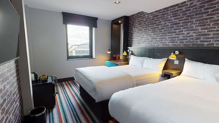 Village Hotel Edinburgh Room