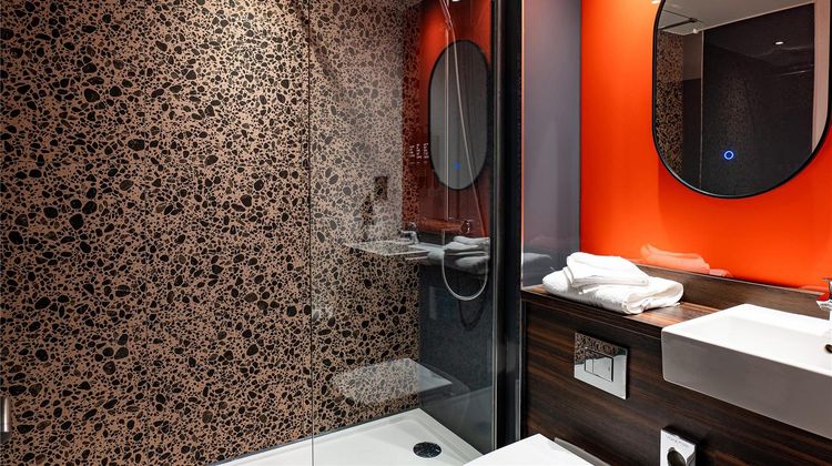 Village Hotel Leeds North Room