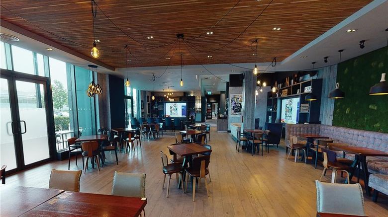 <b>Village Hotel Farnborough Restaurant</b>. Images powered by <a href="https://iceportal.shijigroup.com/" title="IcePortal" target="_blank">IcePortal</a>.