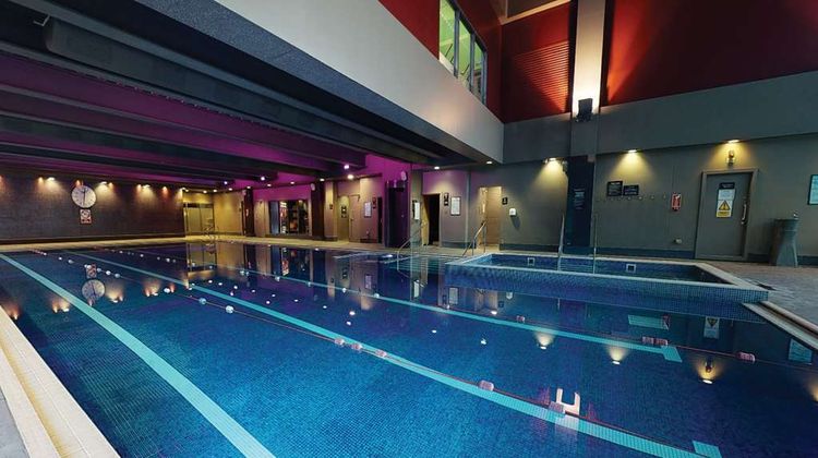 Village Hotel London Watford Pool
