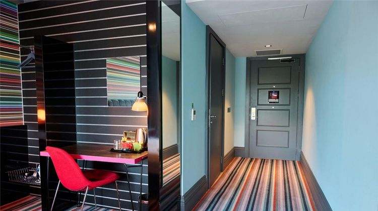 Village Hotel London Watford Room