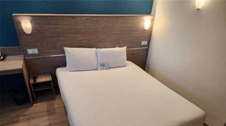 Kyriad Hotel Cambrai Room