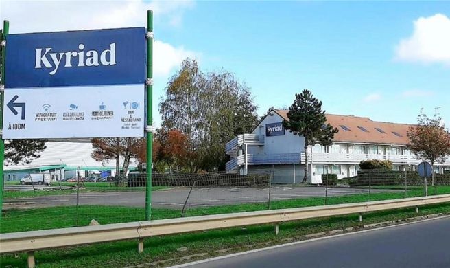Kyriad Hotel Cambrai Exterior