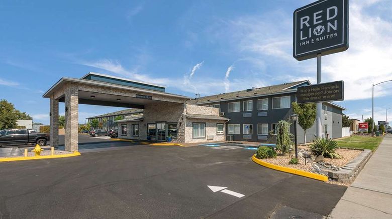 <b>Quality Inn & Suites Tri-Cities Exterior</b>. Images powered by <a href="https://iceportal.shijigroup.com/" title="IcePortal" target="_blank">IcePortal</a>.