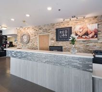 Quality Inn & Suites Tri-Cities Lobby
