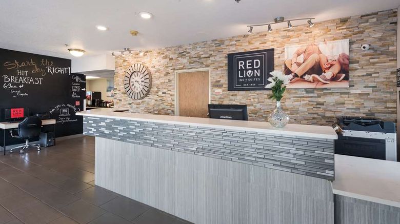 <b>Quality Inn & Suites Tri-Cities Lobby</b>. Images powered by <a href="https://iceportal.shijigroup.com/" title="IcePortal" target="_blank">IcePortal</a>.