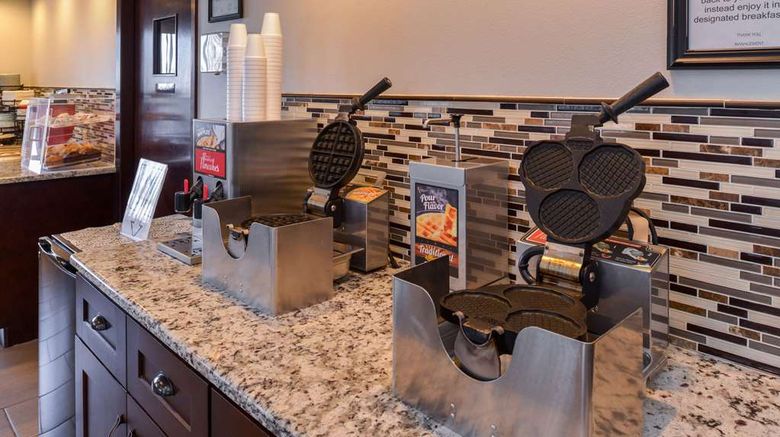 <b>Quality Inn & Suites Tri-Cities Restaurant</b>. Images powered by <a href="https://iceportal.shijigroup.com/" title="IcePortal" target="_blank">IcePortal</a>.