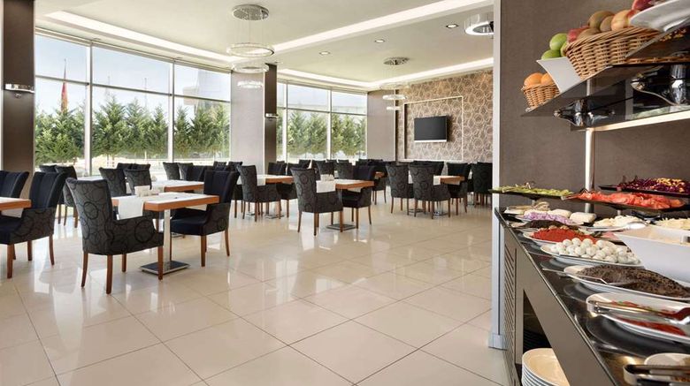 <b>Ramada Hotel & Suites Edirne Restaurant</b>. Images powered by <a href="https://iceportal.shijigroup.com/" title="IcePortal" target="_blank">IcePortal</a>.