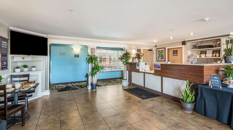 Red Lion Inn and Suites Sequim Lobby