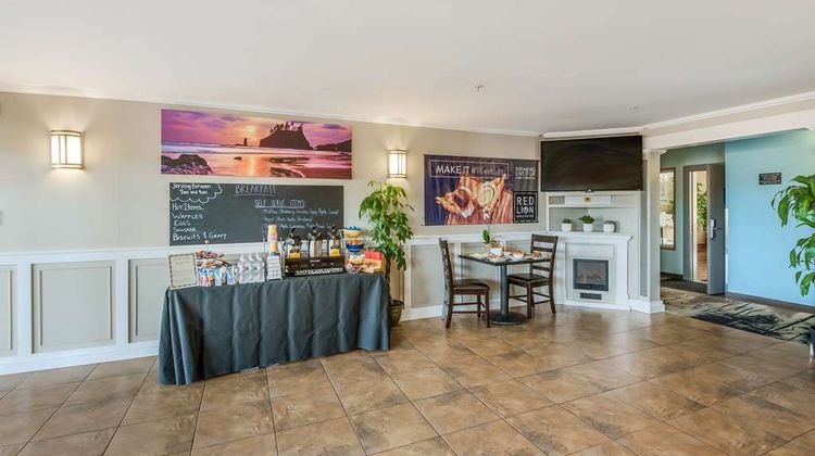 Red Lion Inn and Suites Sequim Lobby