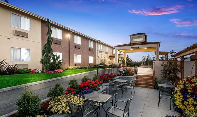 Red Lion Inn and Suites Sequim Exterior
