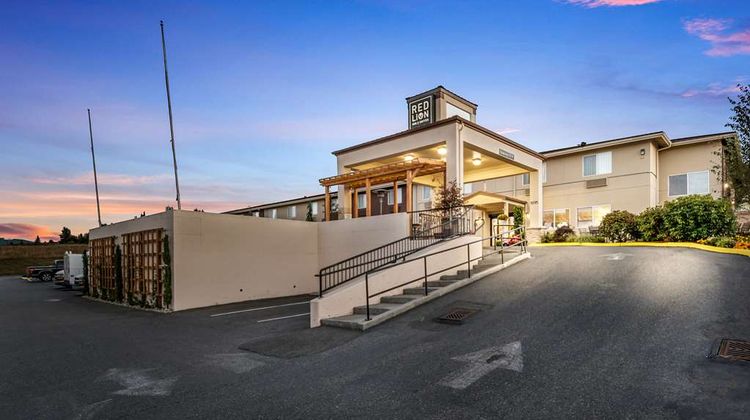 Red Lion Inn and Suites Sequim Exterior