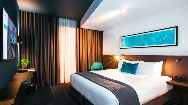 <b>Eatons Hill Hotel Room</b>. Images powered by <a href="https://iceportal.shijigroup.com/" title="IcePortal" target="_blank">IcePortal</a>.