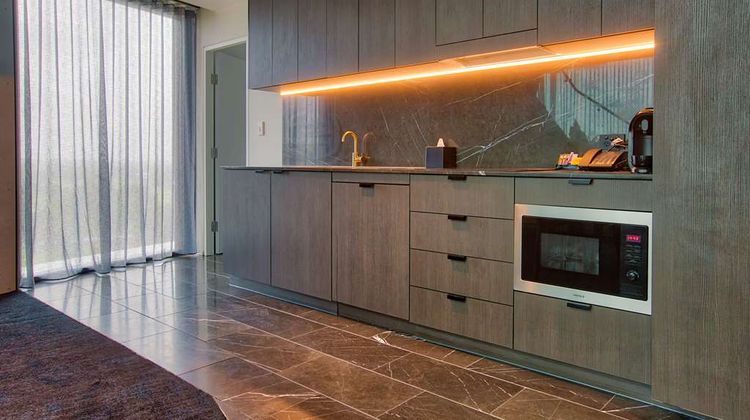 Eatons Hill Hotel Suite