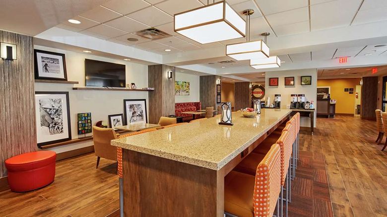 <b>Hampton Inn Parker Lobby</b>. Images powered by <a href="https://iceportal.shijigroup.com/" title="IcePortal" target="_blank">IcePortal</a>.