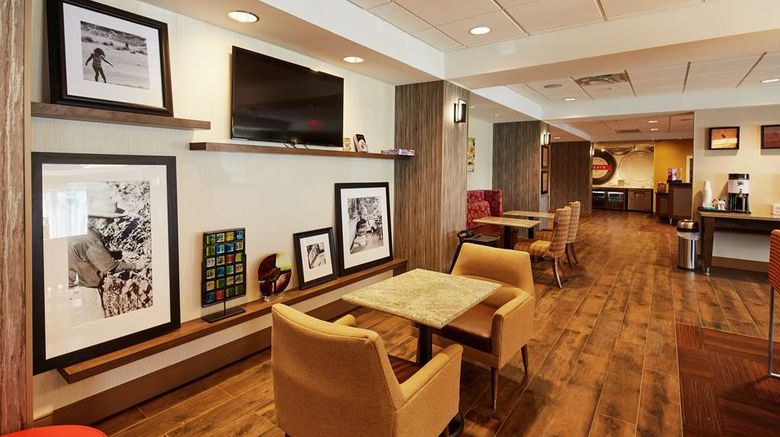 <b>Hampton Inn Parker Lobby</b>. Images powered by <a href="https://iceportal.shijigroup.com/" title="IcePortal" target="_blank">IcePortal</a>.
