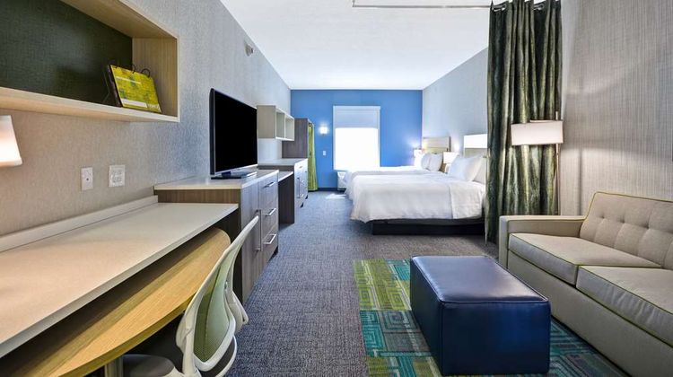 Home2 Suites by Hilton Blue Ash Room
