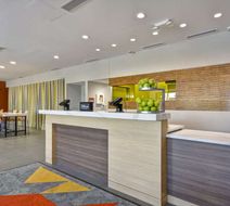 Home2 Suites by Hilton Blue Ash Lobby