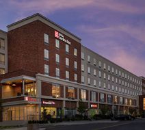 Hilton Garden Inn Westchester Exterior