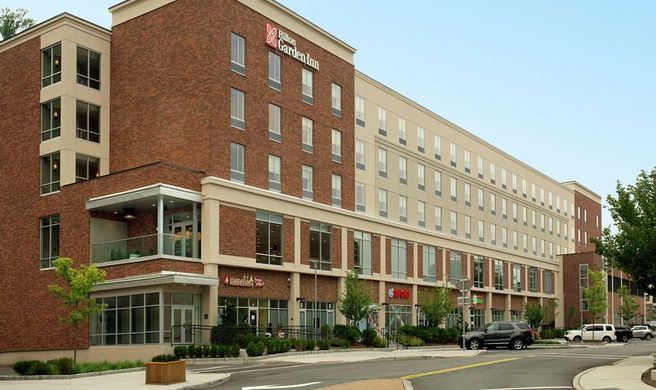 Hilton Garden Inn Westchester Exterior