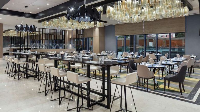 <b>Hilton Istanbul Bakirkoy Restaurant</b>. Images powered by <a href="https://iceportal.shijigroup.com/" title="IcePortal" target="_blank">IcePortal</a>.