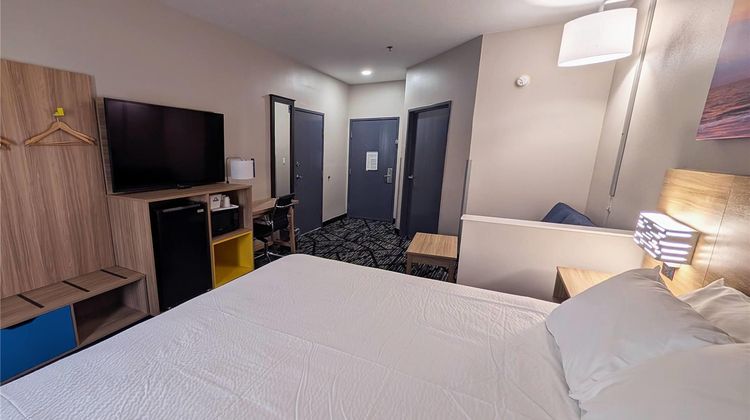 Days Inn & Suites Augusta West Room