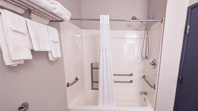 Days Inn & Suites Augusta West Room