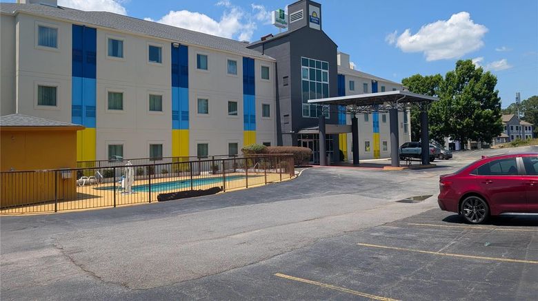 <b>Days Inn & Suites Augusta West Exterior</b>. Images powered by <a href="https://iceportal.shijigroup.com/" title="IcePortal" target="_blank">IcePortal</a>.