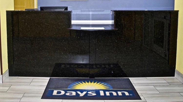 Days Inn & Suites Augusta West Lobby