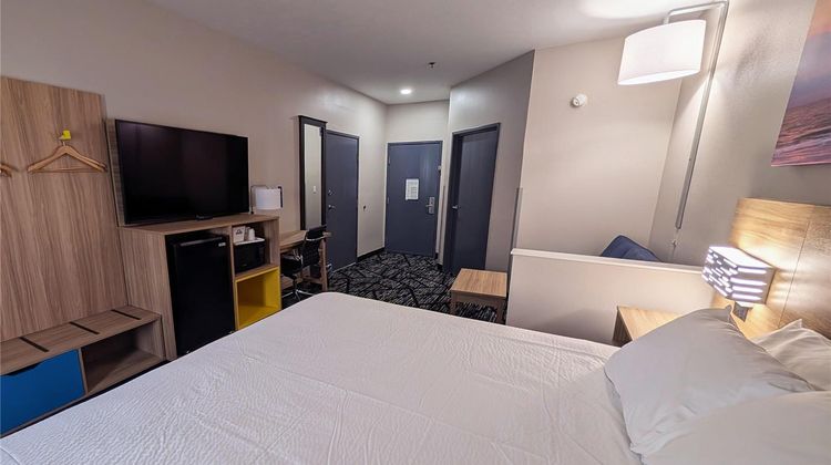 Days Inn & Suites Augusta West Room