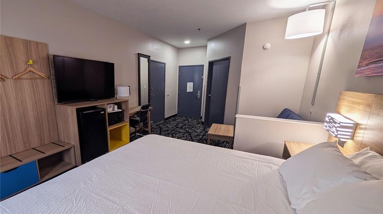 <b>Days Inn & Suites Augusta West Room</b>. Images powered by <a href="https://iceportal.shijigroup.com/" title="IcePortal" target="_blank">IcePortal</a>.