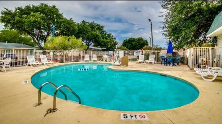 <b>Knights Inn Florence SC Pool</b>. Images powered by <a href="https://iceportal.shijigroup.com/" title="IcePortal" target="_blank">IcePortal</a>.