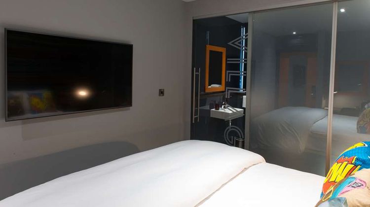 Village Hotel Portsmouth Room