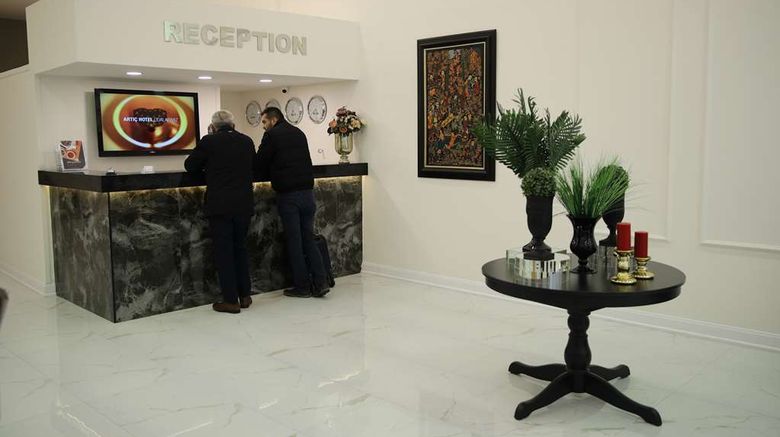 <b>Artic Hotel Lobby</b>. Images powered by <a href="https://iceportal.shijigroup.com/" title="IcePortal" target="_blank">IcePortal</a>.