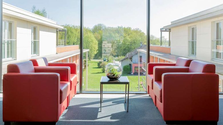 <b>Best Western Park Hotel Geneve-Thoiry Lobby</b>. Images powered by <a href="https://iceportal.shijigroup.com/" title="IcePortal" target="_blank">IcePortal</a>.