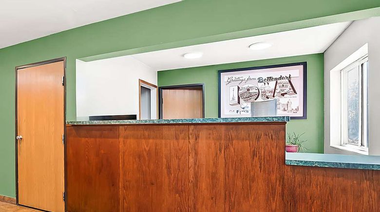 <b>SureStay Plus by Best Western Bettendorf Lobby</b>. Images powered by <a href="https://iceportal.shijigroup.com/" title="IcePortal" target="_blank">IcePortal</a>.