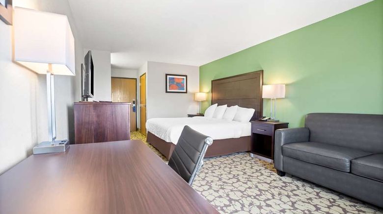 <b>SureStay Plus by Best Western Bettendorf Room</b>. Images powered by <a href="https://iceportal.shijigroup.com/" title="IcePortal" target="_blank">IcePortal</a>.