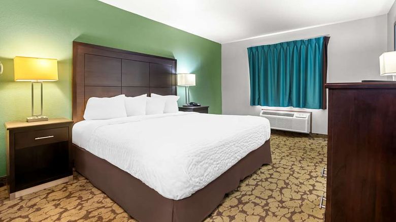 <b>SureStay Plus by Best Western Bettendorf Room</b>. Images powered by <a href="https://iceportal.shijigroup.com/" title="IcePortal" target="_blank">IcePortal</a>.