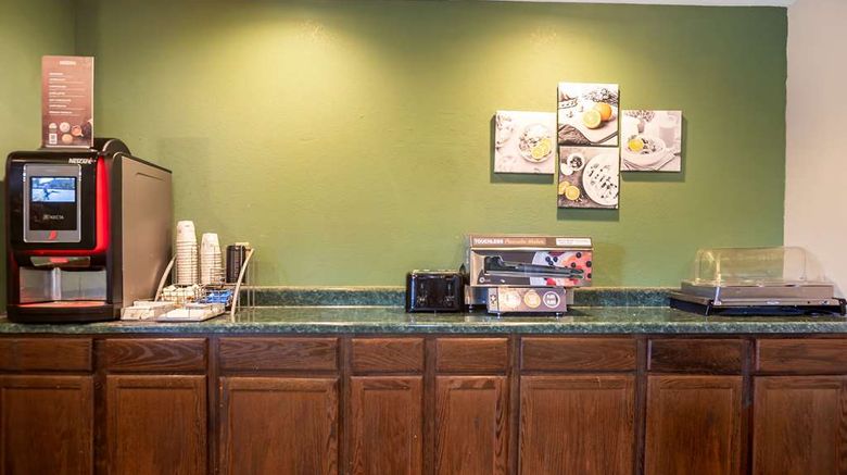 <b>SureStay Plus by Best Western Bettendorf Restaurant</b>. Images powered by <a href="https://iceportal.shijigroup.com/" title="IcePortal" target="_blank">IcePortal</a>.