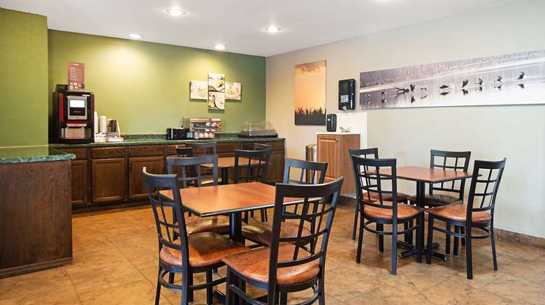 <b>SureStay Plus by Best Western Bettendorf Restaurant</b>. Images powered by <a href="https://iceportal.shijigroup.com/" title="IcePortal" target="_blank">IcePortal</a>.