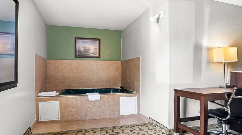 <b>SureStay Plus by Best Western Bettendorf Suite</b>. Images powered by <a href="https://iceportal.shijigroup.com/" title="IcePortal" target="_blank">IcePortal</a>.