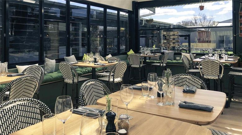 <b>Mercure Orange Restaurant</b>. Images powered by <a href="https://iceportal.shijigroup.com/" title="IcePortal" target="_blank">IcePortal</a>.